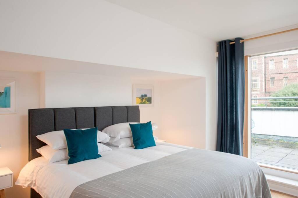 Clifton Jewel - 4 Bed Townhouse With Parking. Mycityhaven *