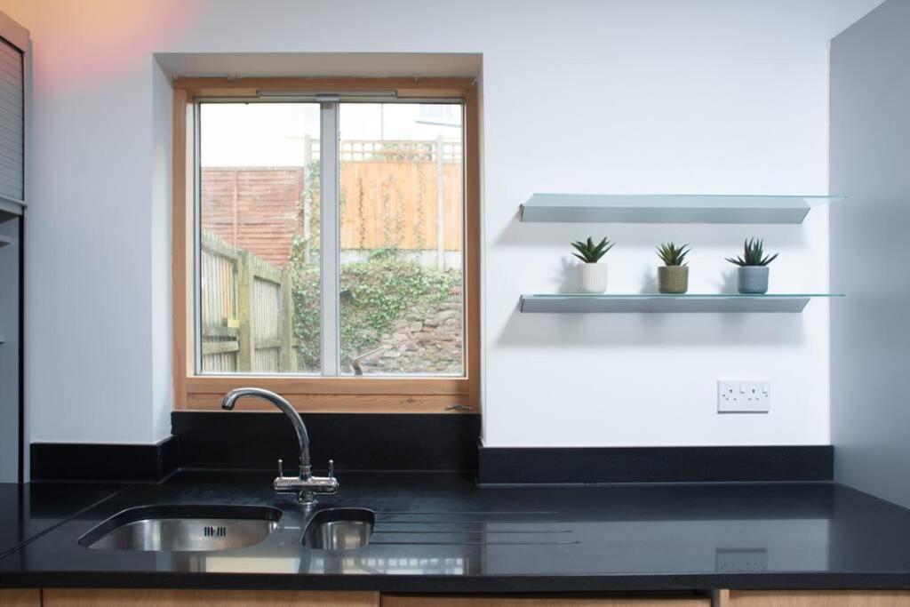 Clifton Jewel - 4 Bed Townhouse With Parking. Mycityhaven Сasa de vacaciones *